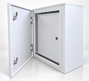 Gabinete eléctrico metálico OGC de ORTESA, vista interior con puerta abierta y placa de montaje